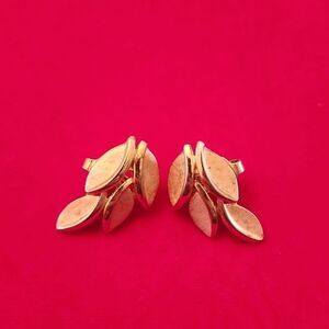 Vintage Trifari Yellow Gold Plated Leaf Clip-on Earrings